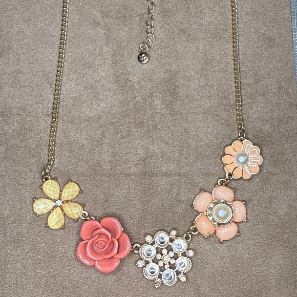 Vintage Liz Claiborne Signed Peach Rinestone Flower Bib Necklace Adjustable - Picture 2 of 7